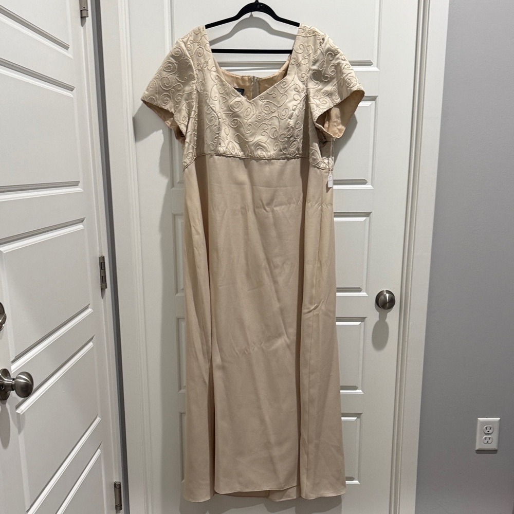 Elegant Cream Mother of the Bride or evening. Zipper back